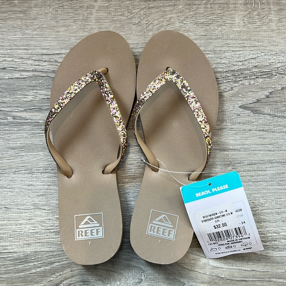 NWT Reef Stargazer Gemstone flip-flops. size 7.